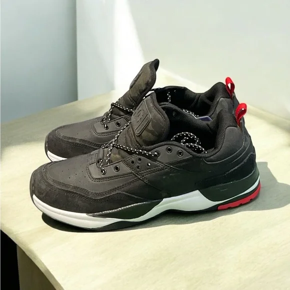 D C Shoe Company Men’s Leather Black Cam Accent Low Skate Sneakers Size 11. - Picture 3 of 6